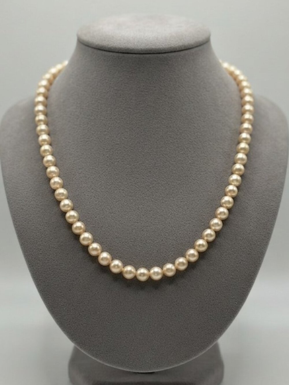 Vintage Ivory Single Strand Cultured Pearl Necklace 18" - Picture 2 of 5
